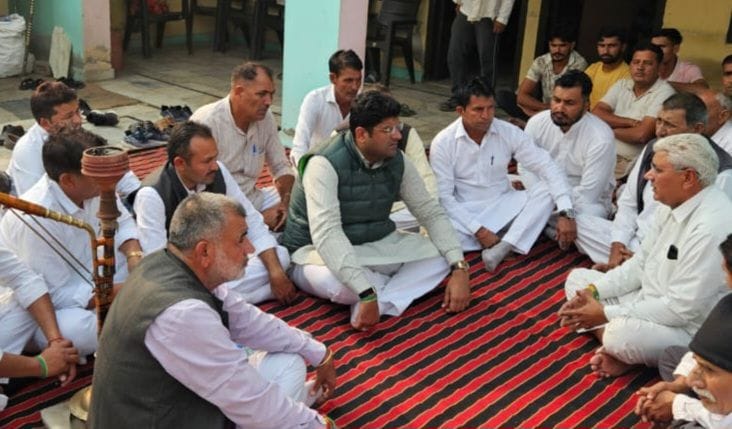 Dushyant Chautala reached the house of ITBP jawan Vikram
