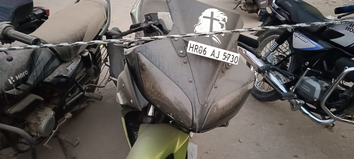 Police will tighten the noose on vehicles parked in parking lots without number plates and for a long time.