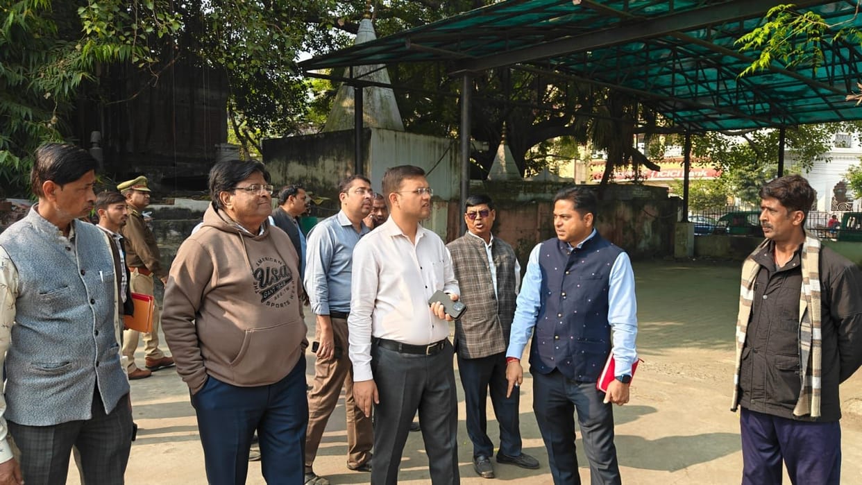 Three new parking lots will be opened in Aminabad market within a month.