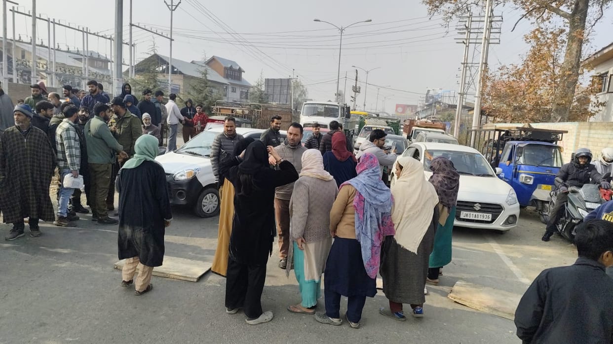 Budgam, Peoples Held Protest, Shortage of Drinking water