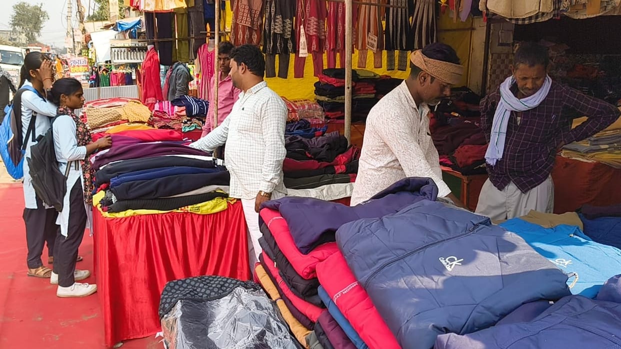 Woolen clothes market becomes hot due to cold and monsoon