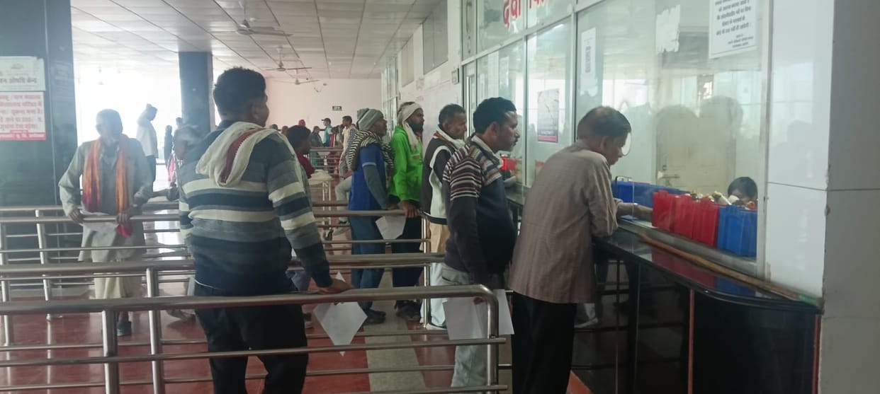 Shortage at the medicine counter of the medical college, medicines for many diseases are not available