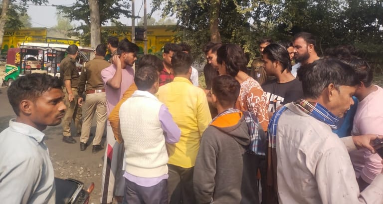 A school cylinder caught fire while preparing mid-day meal.A school cylinder caught fire while preparing mid-day meal.