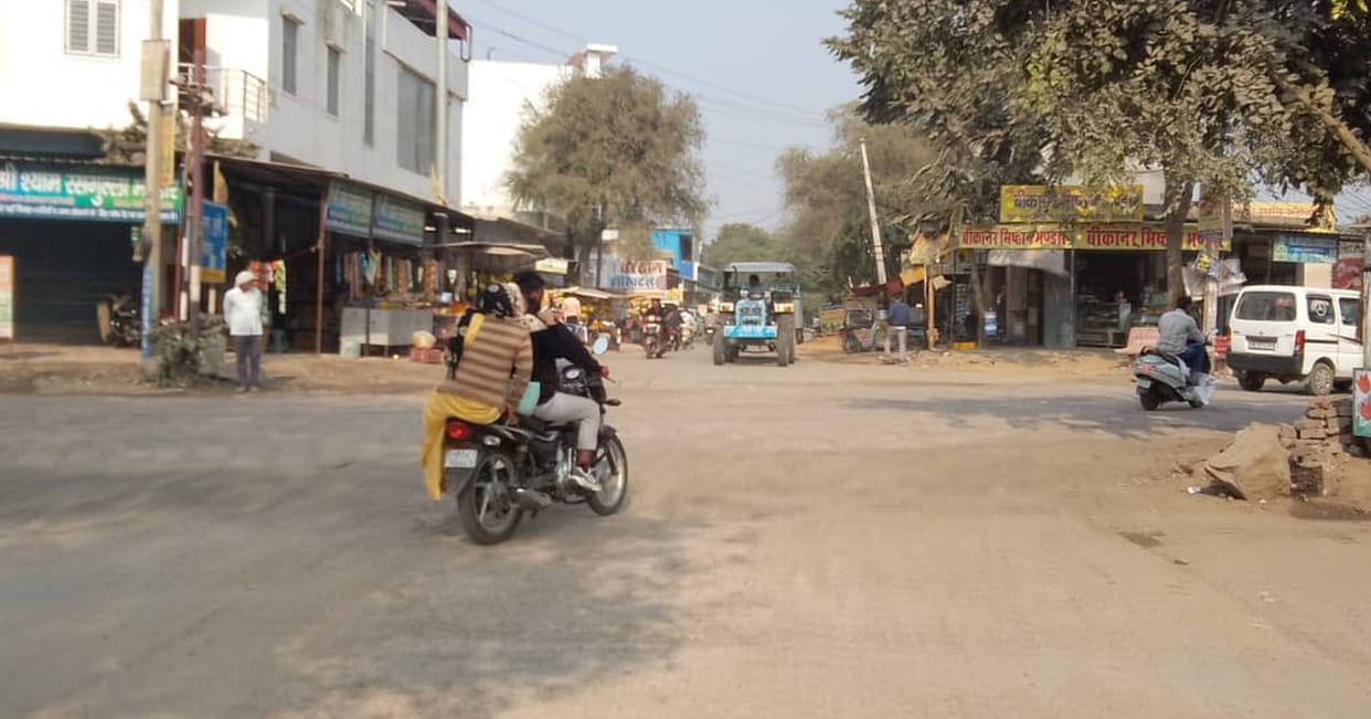 No signage at accident-prone spots, missing white stripes on roads