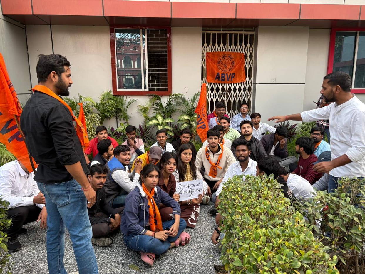 ABVP workers created ruckus in protest against fee hike, broke the lock