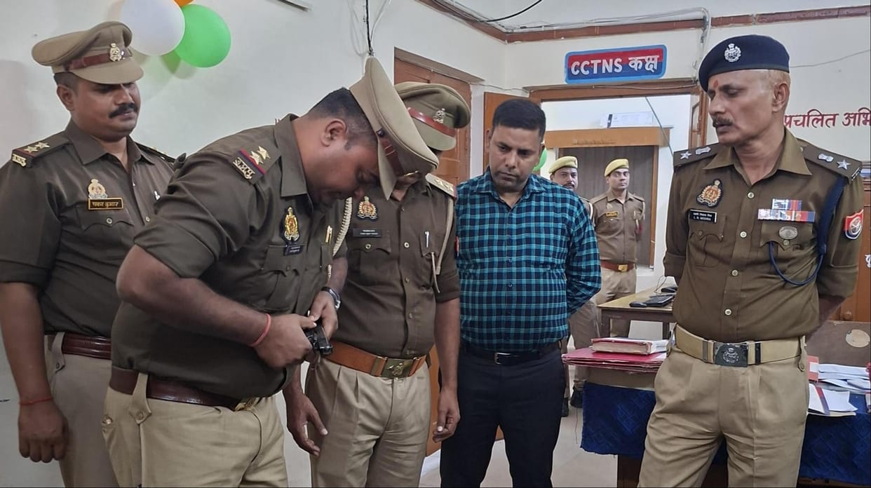 The constable could not open the INSAS rifle in front of the SP