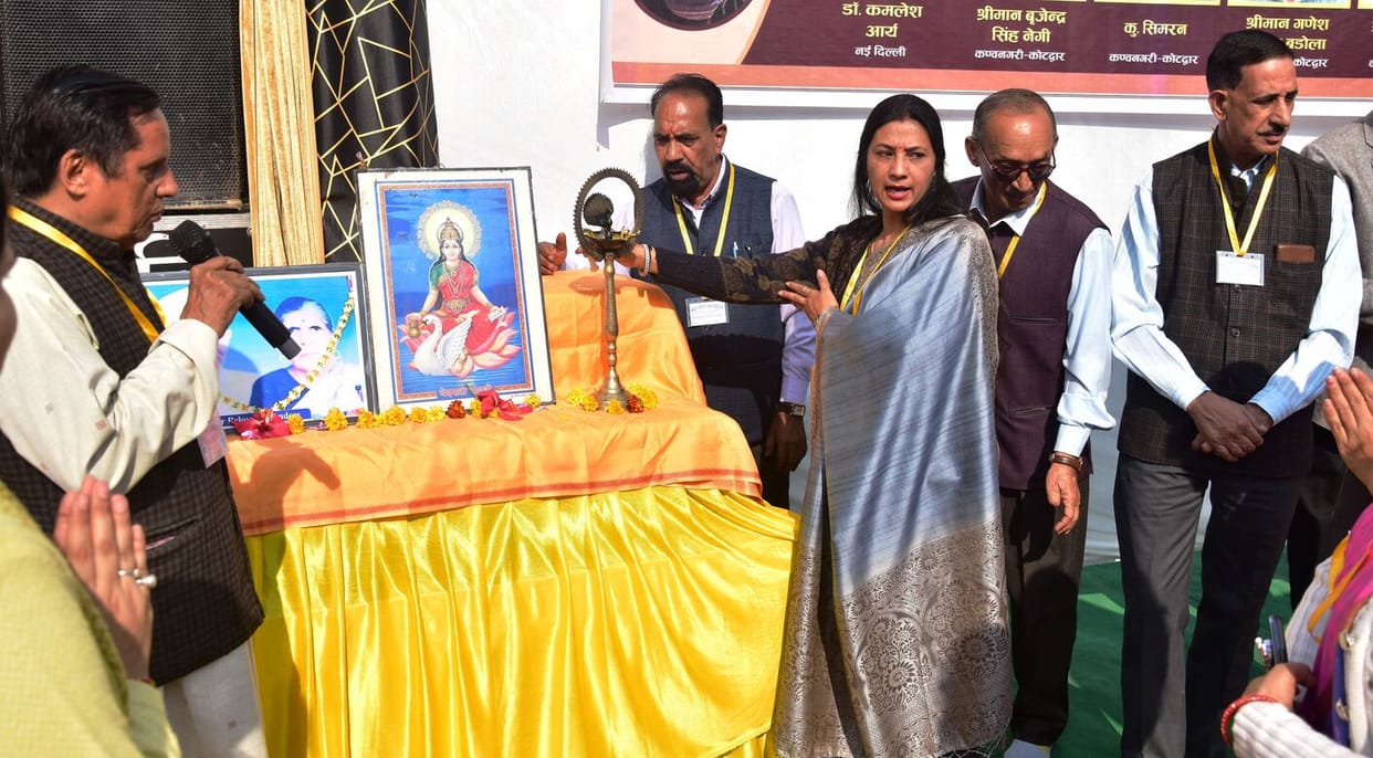 saarthak kandavaal va khushee bane sarvashreshth yogee



doo samathing sosaitee kee or se kanvaghaatee sthit emake sport paark mein bharat mahotsav ka 9vaan sanskaran shanivaar ko shuroo ho gaya hai.Sarthak Kandwal and Khushi became the best yogis