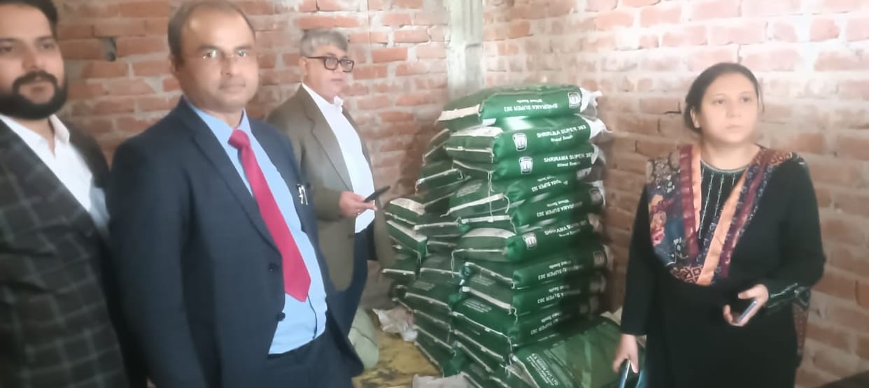 43 bags of wheat seeds being sold in the name of branded wheat were recovered.