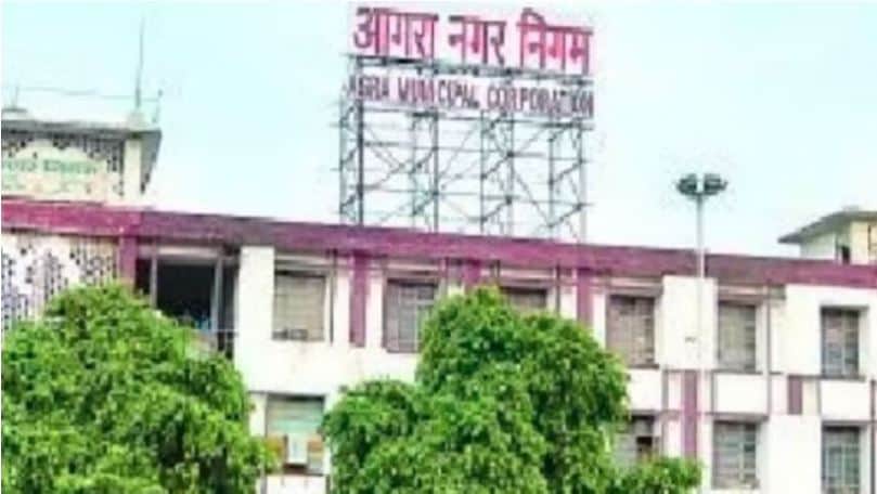 Additional Municipal Commissioner finds garbage pile on Airport Road during inspection in agra