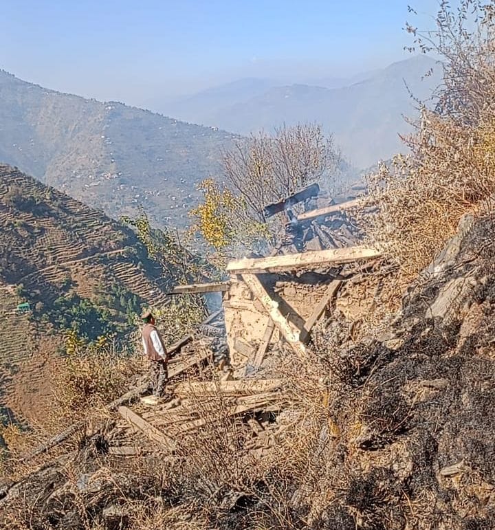 A two-storey house burned down after being engulfed by a fire that broke out in Ghasni.