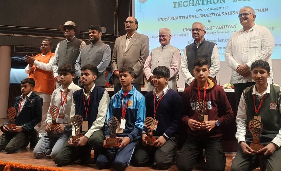 Jyotirmath's Abhinav presented a model at the National Techathon.