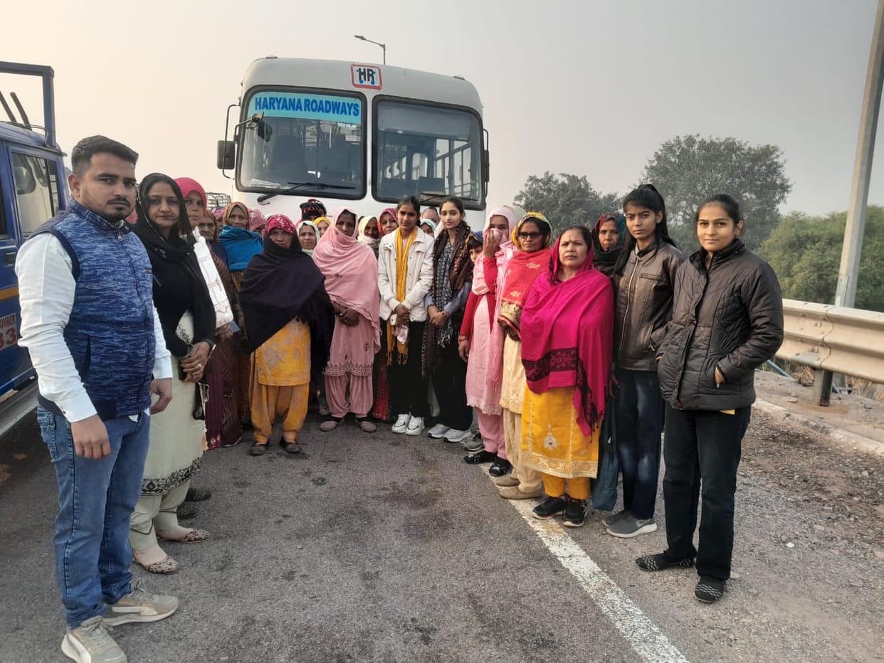 100 women from Dadri district visited the Saras Mela in Panchkula and sought self-employment opportunities.