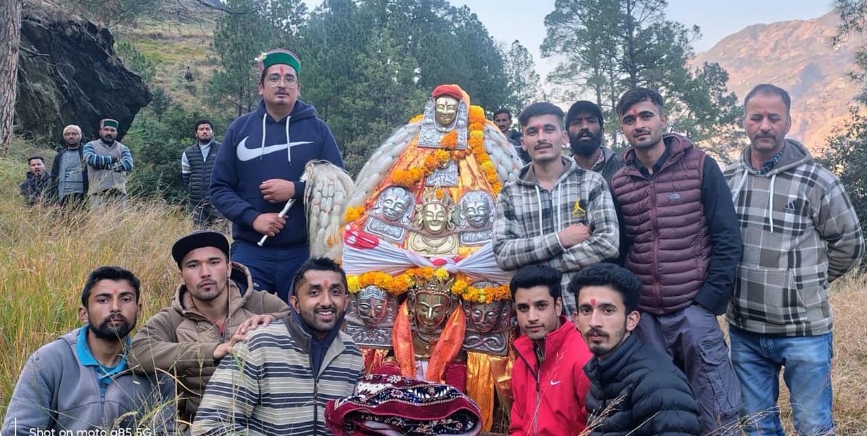 Naresh Lakshmi Narayan, the deity of Shalati Ghori, set out on a tour