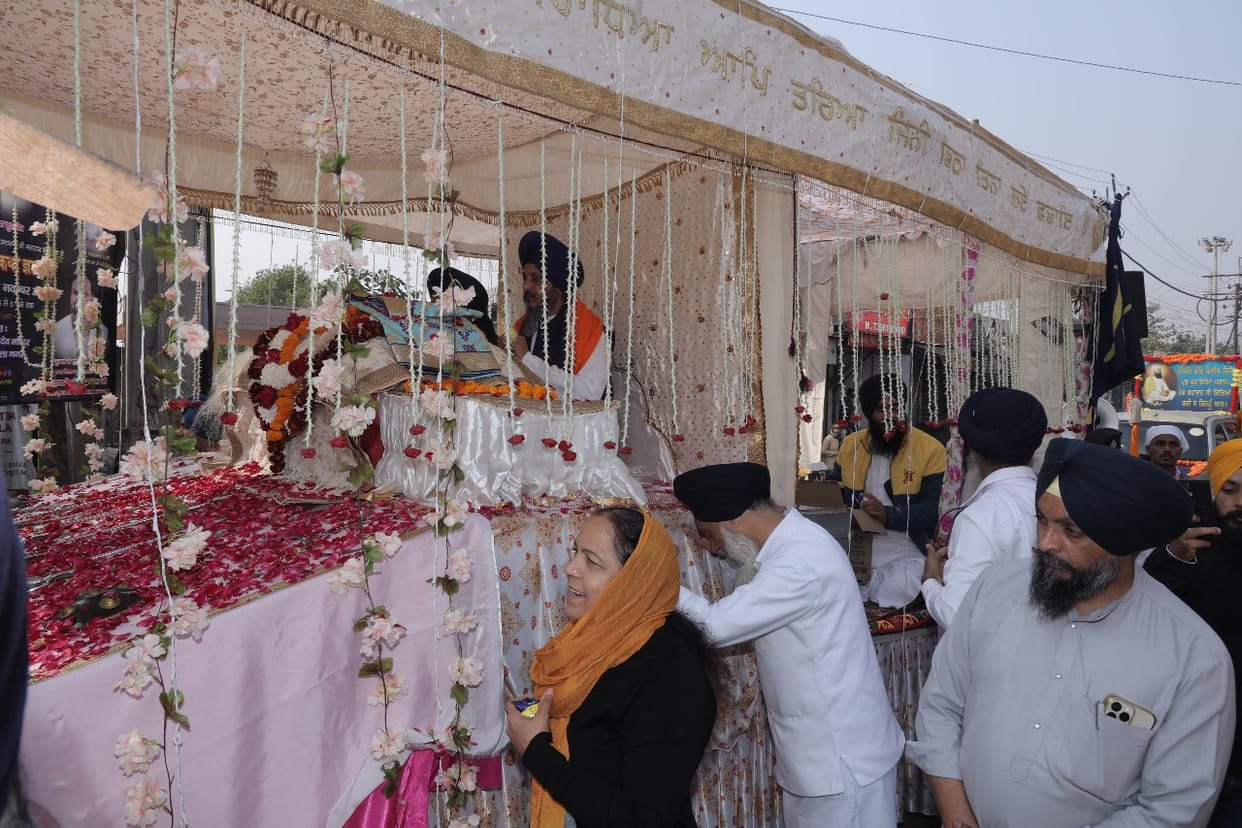 The pilgrimage became a symbol of faith for the devotees.