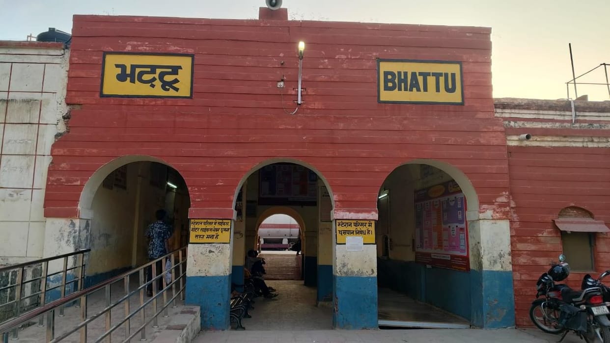 There is no bus service to and from Bhattu Kalan railway station at night.