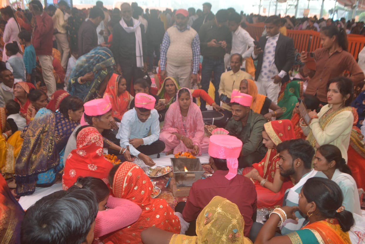 In the courtyard of CSN, the shehnai played, verses echoed, 681 couples were united.