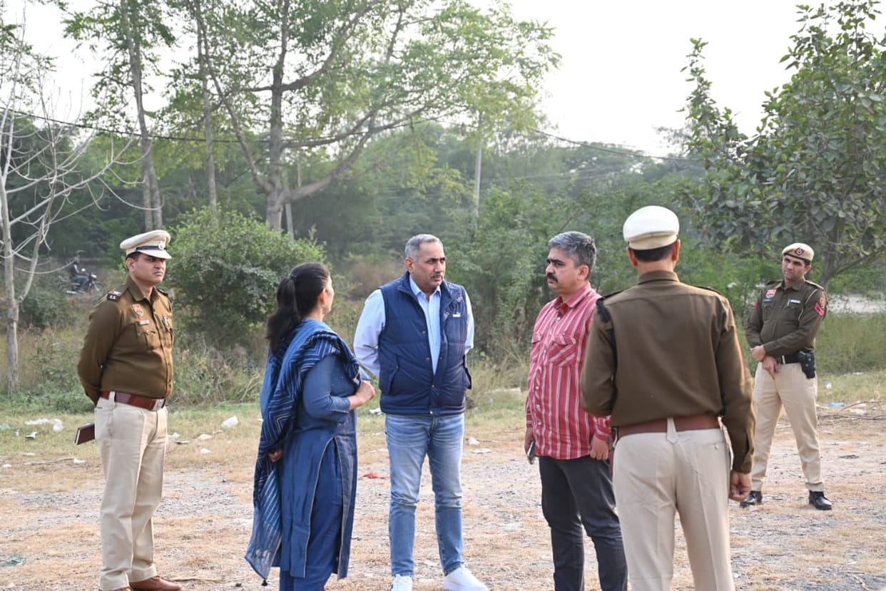 The Police Commissioner inspected the security arrangements.