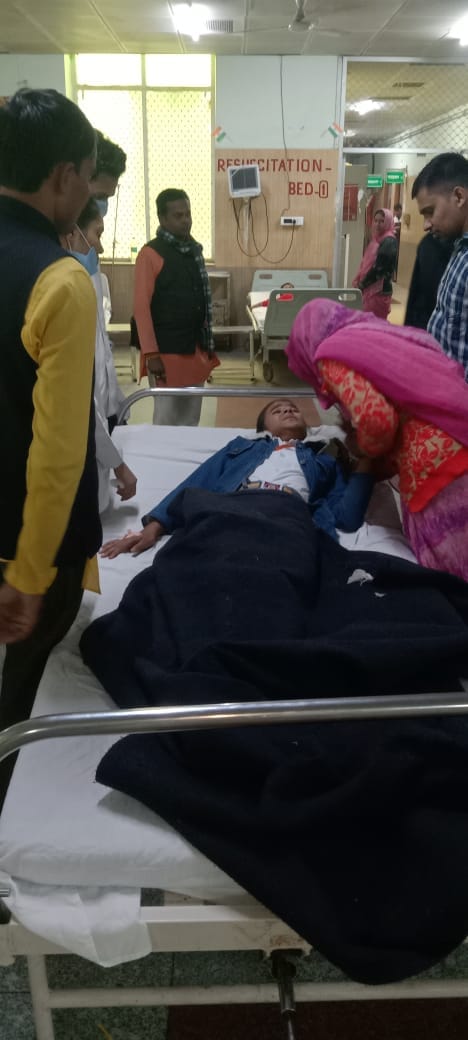Vehicle hits van full of school children, six injured