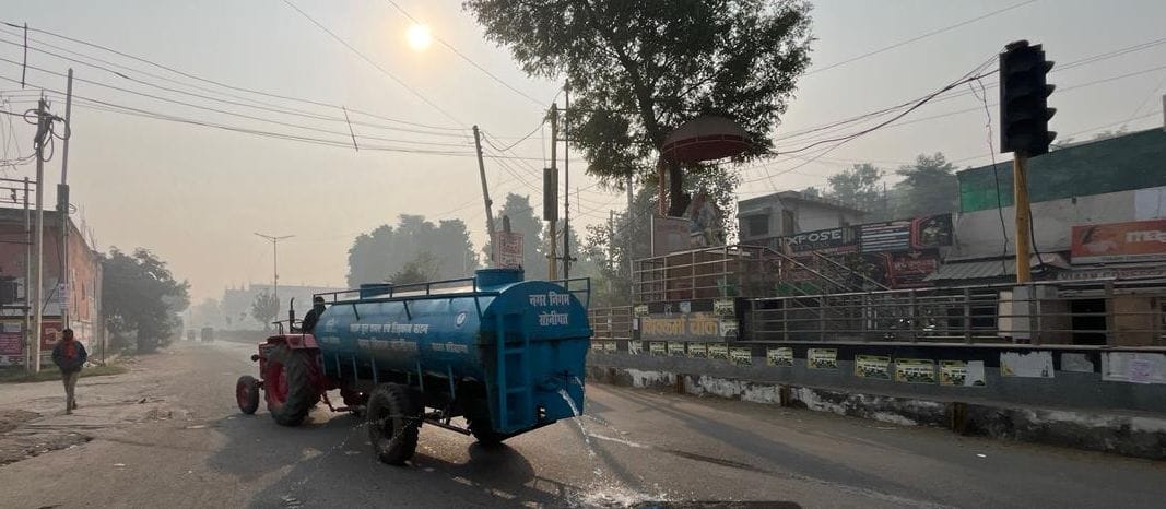 Dangerous gas was emanating from the factory, it was sealed at night after a complaint.