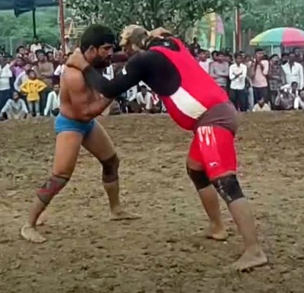 Rajasthan's Mausam Ali defeated the masked wrestler from Maharashtra.