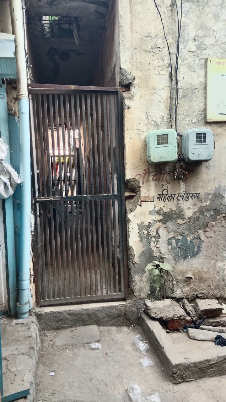Lack of public toilets in the city, deteriorating sanitation system