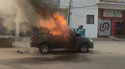 Innova parked in Kulan gutted in fire