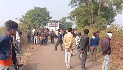 Bus collides with bike, 4 youths riding bike die in accident