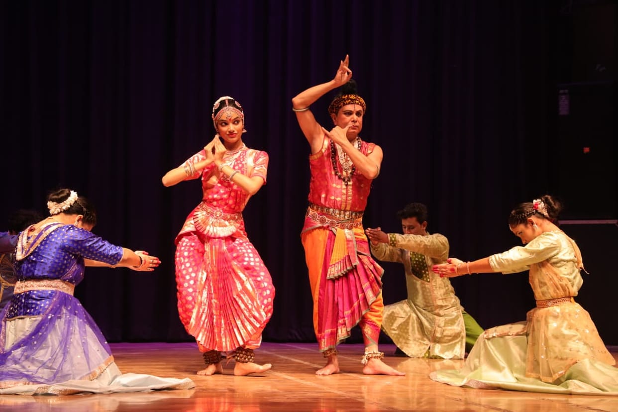 The audience was thrilled to see the jugalbandi of Kathak and Bharatnatyam.