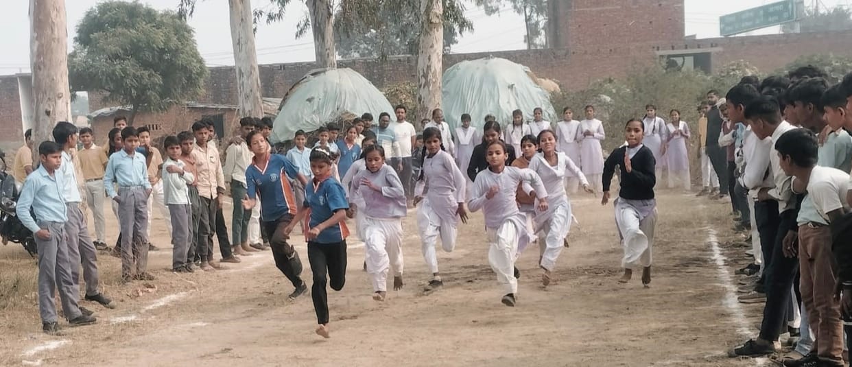 Laxman, Aarti, Pradeep and Lakshmi won the 100 meter race.