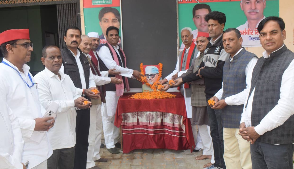 SP workers celebrated the birth anniversary of Lokbandhu Rajnarayan.