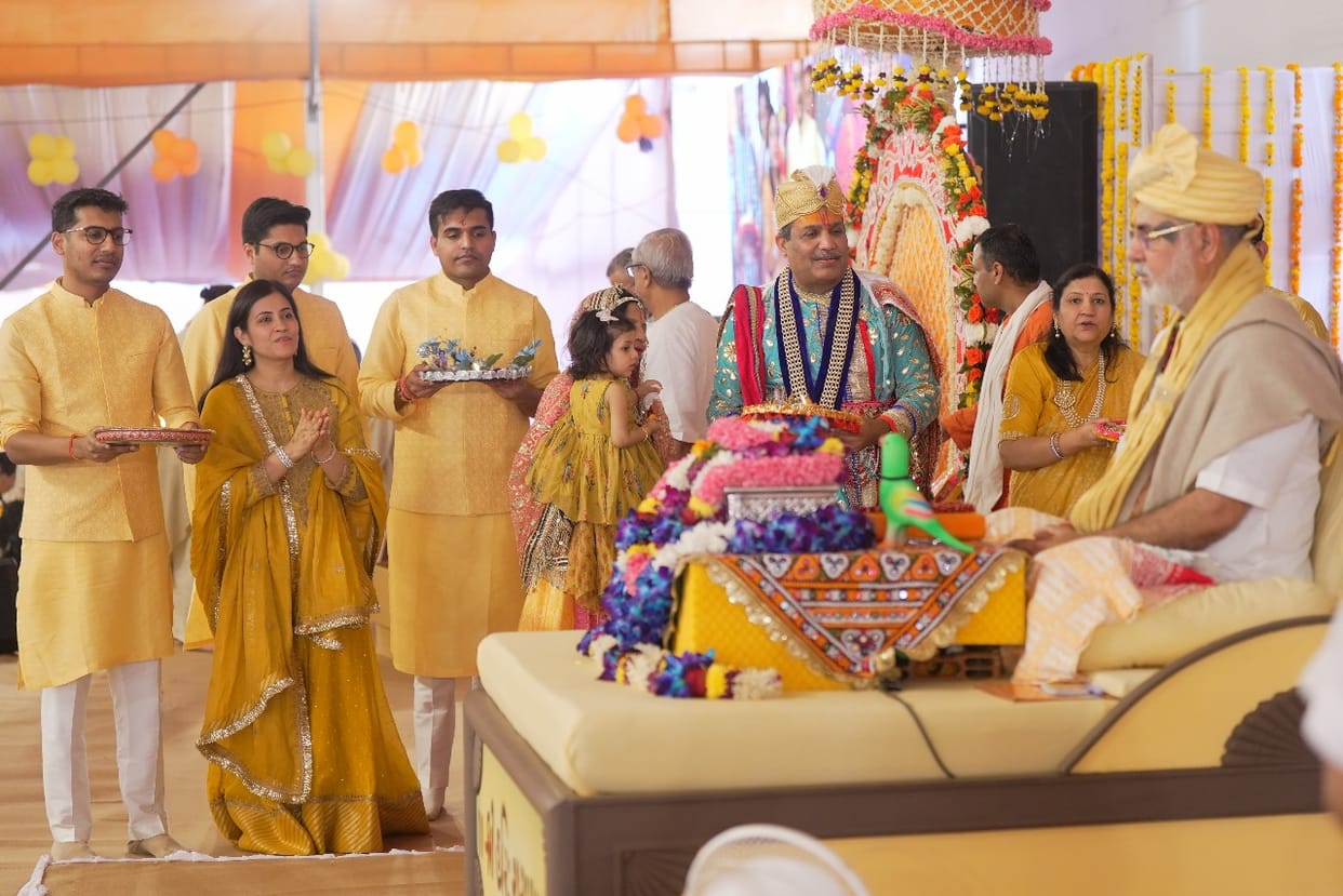 Radha's love illuminated the wisdom of the Bhagwat: Ojha Ji