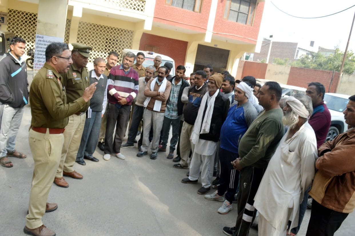 The noose will be tightened on the increasing traffic jams caused by e-rickshaws and autos, unions held a meeting at the city police station.