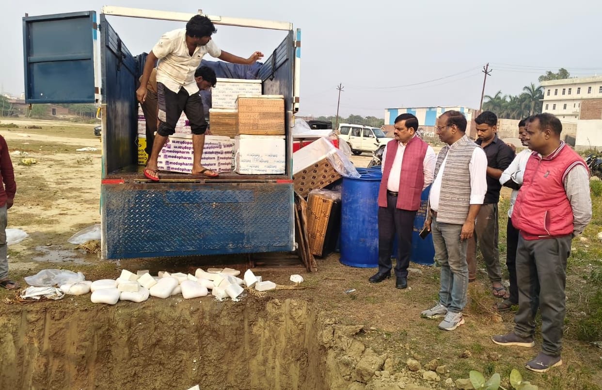 18 quintals of spoiled paneer was coming from Agra to Lucknow.