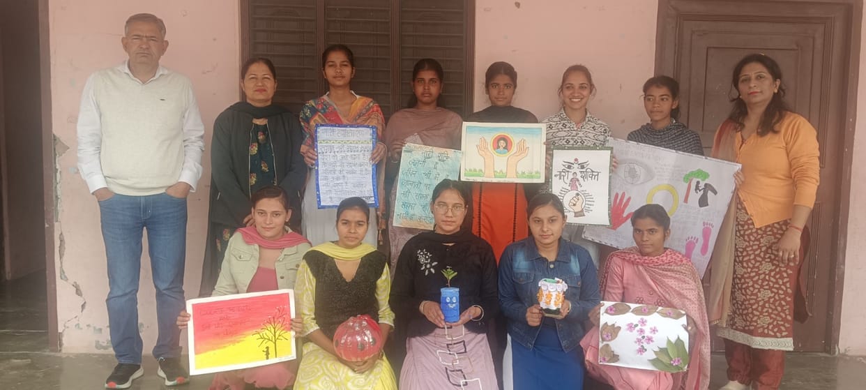Children displayed their talent in the competition on environmental protection.
