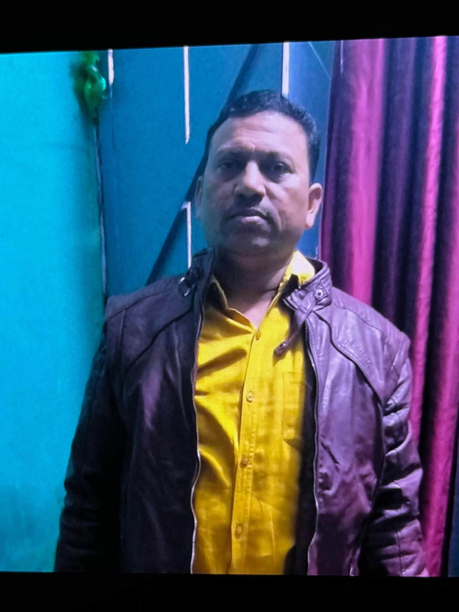 हिरासत में आरोपी बबलू खान।