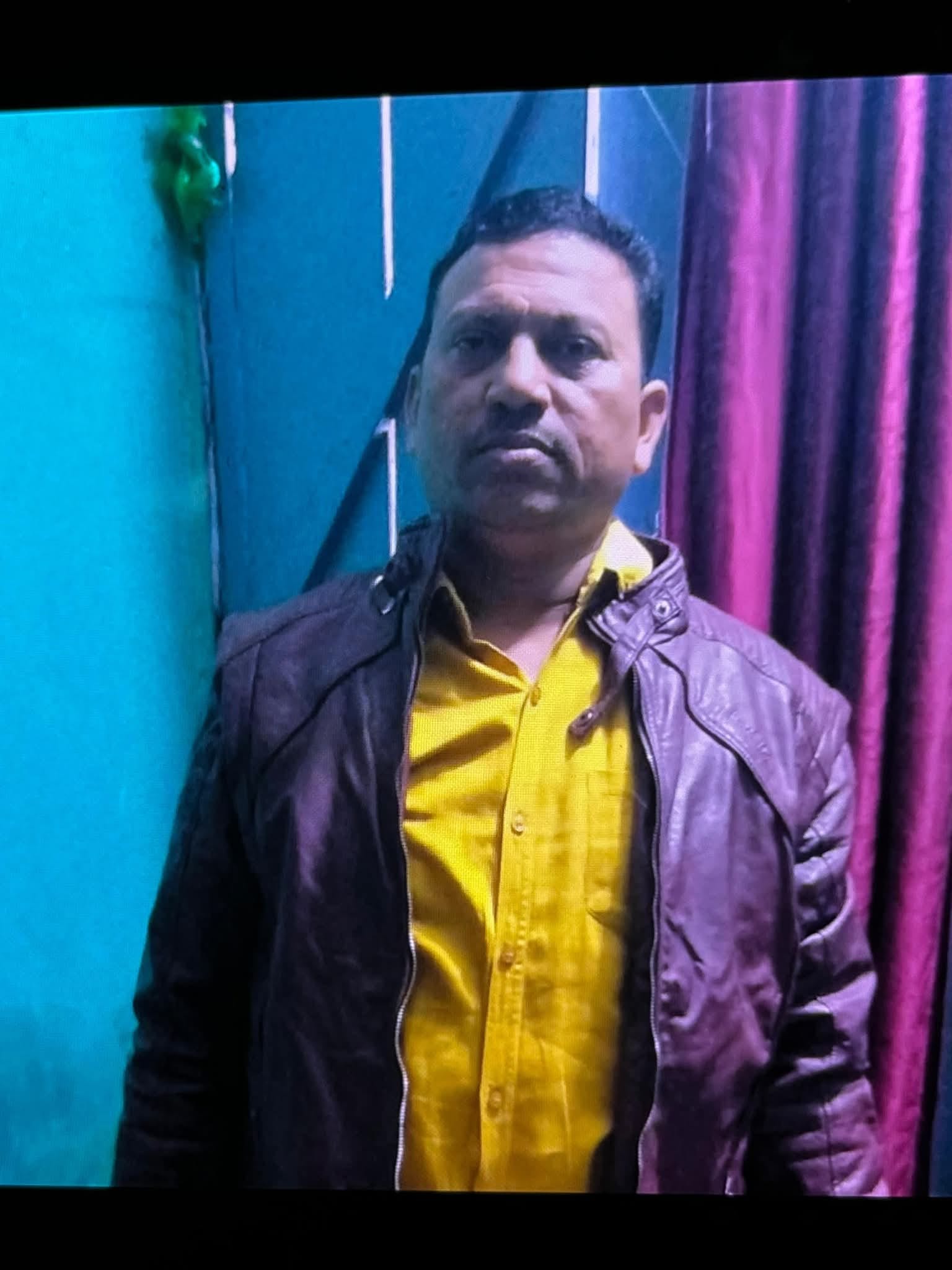 हिरासत में आरोपी बबलू खान।