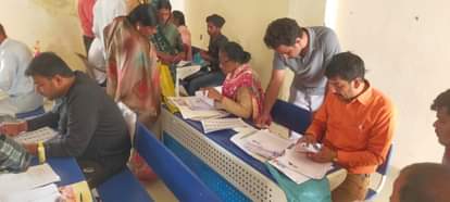 SIR: Number of form fillers at booths increased