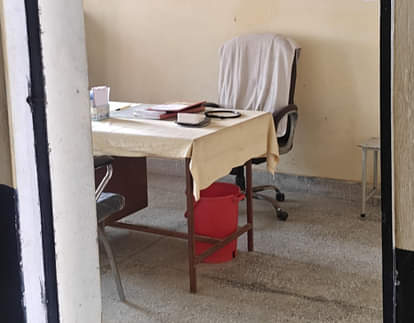 Medinipur PHC was found locked at 1:20 pm, the doctor did not come to Pahetia till 11 am.