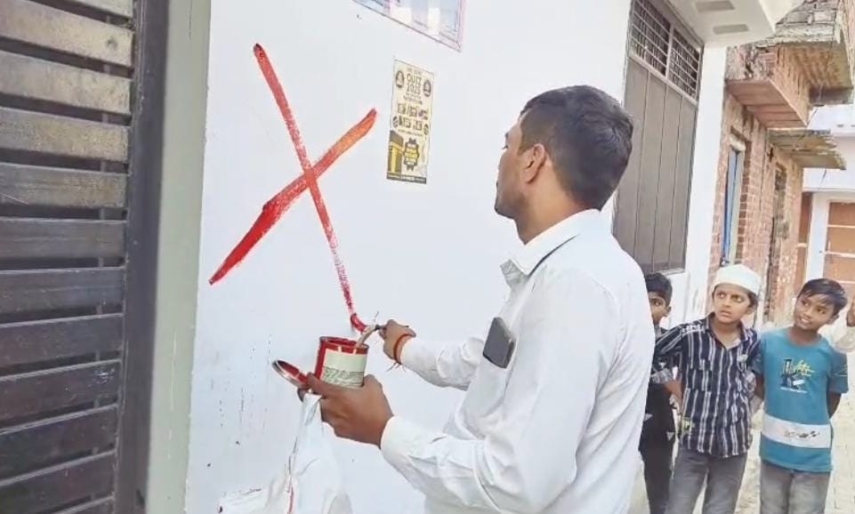 Court stays demolition of Hatim Sarai house