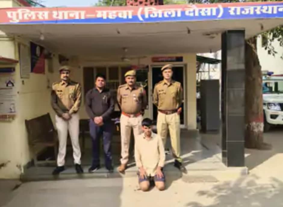 पुलिस की गिरफ्त में आरोपी।