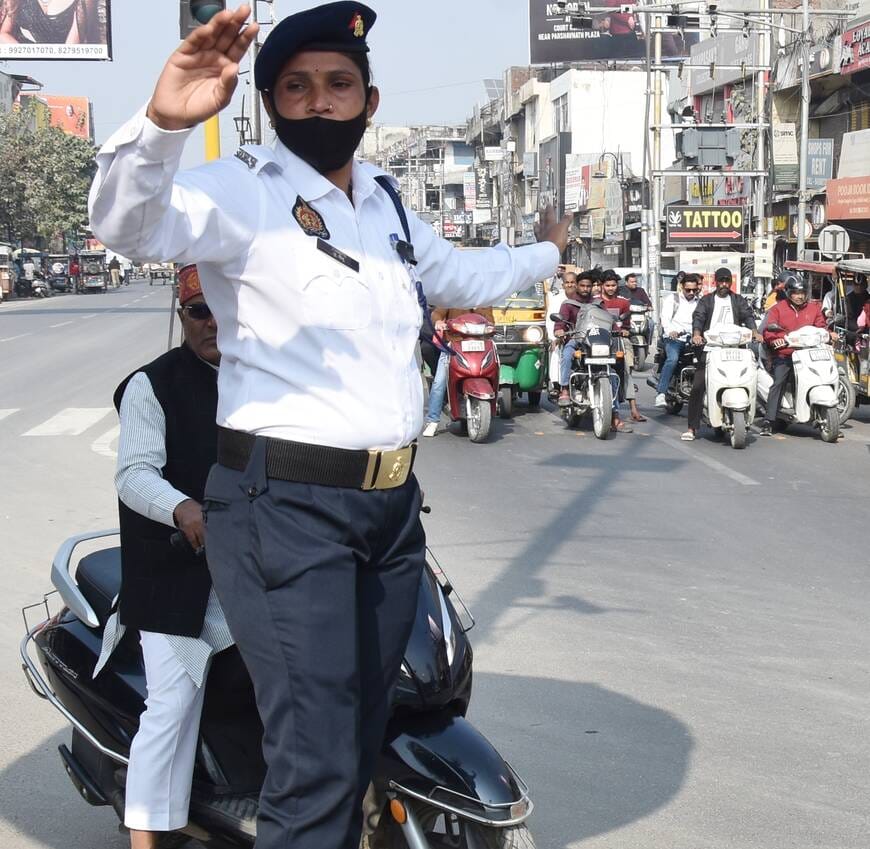 Women policemen took command of traffic