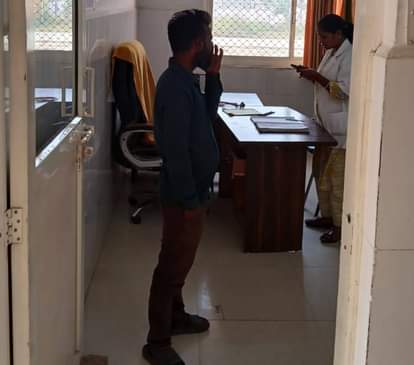 Patients remained worried for examination in Virsinghpur hospital.