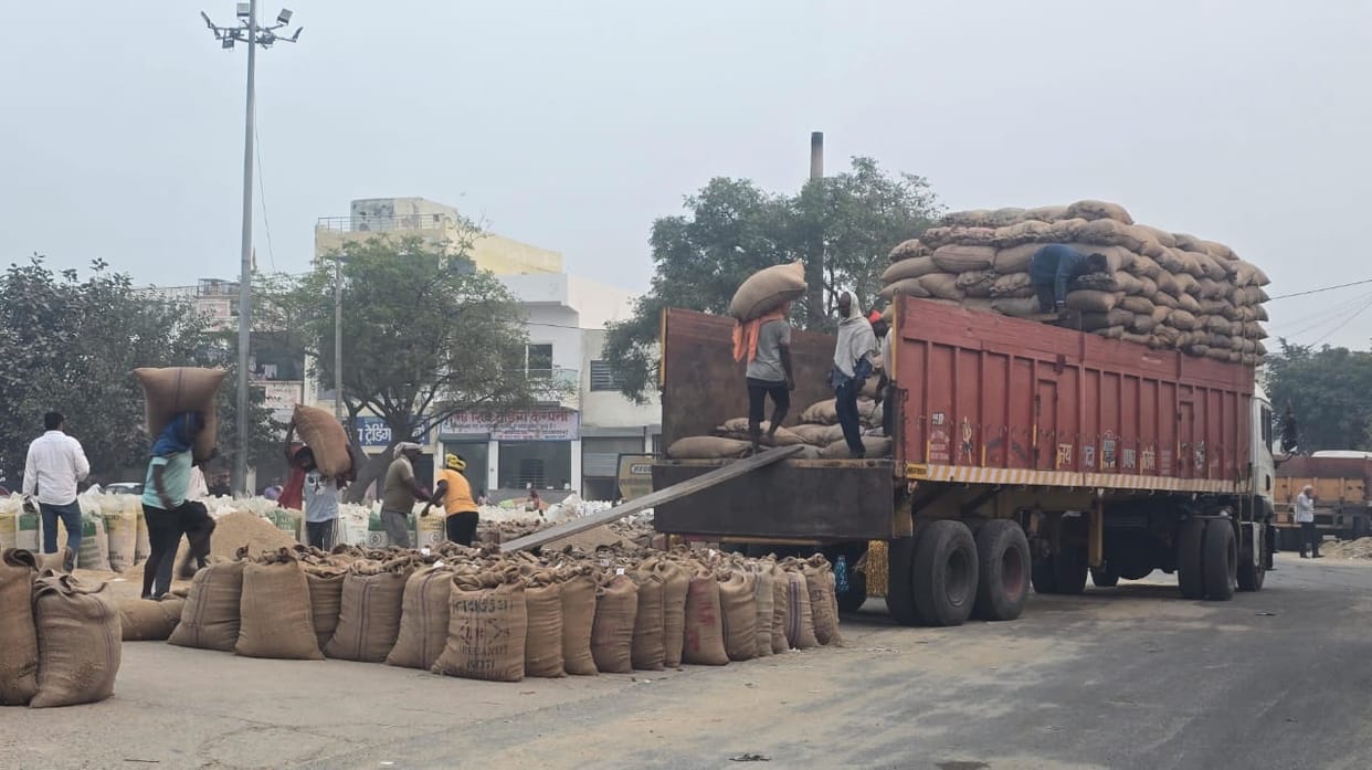 Paddy was purchased at a lower rate on Sunday than before.