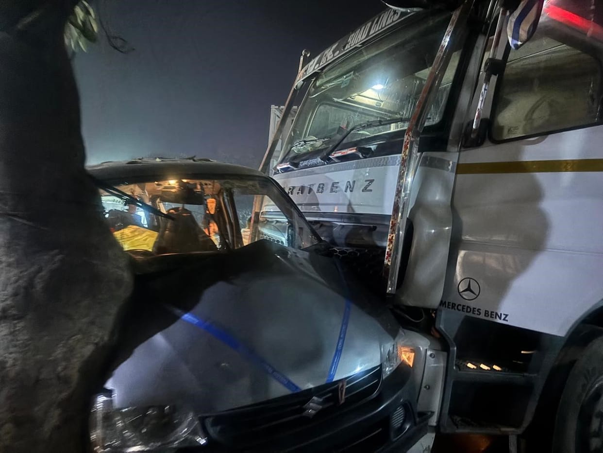 Tanker hits car in Anupshahar, six family members injured