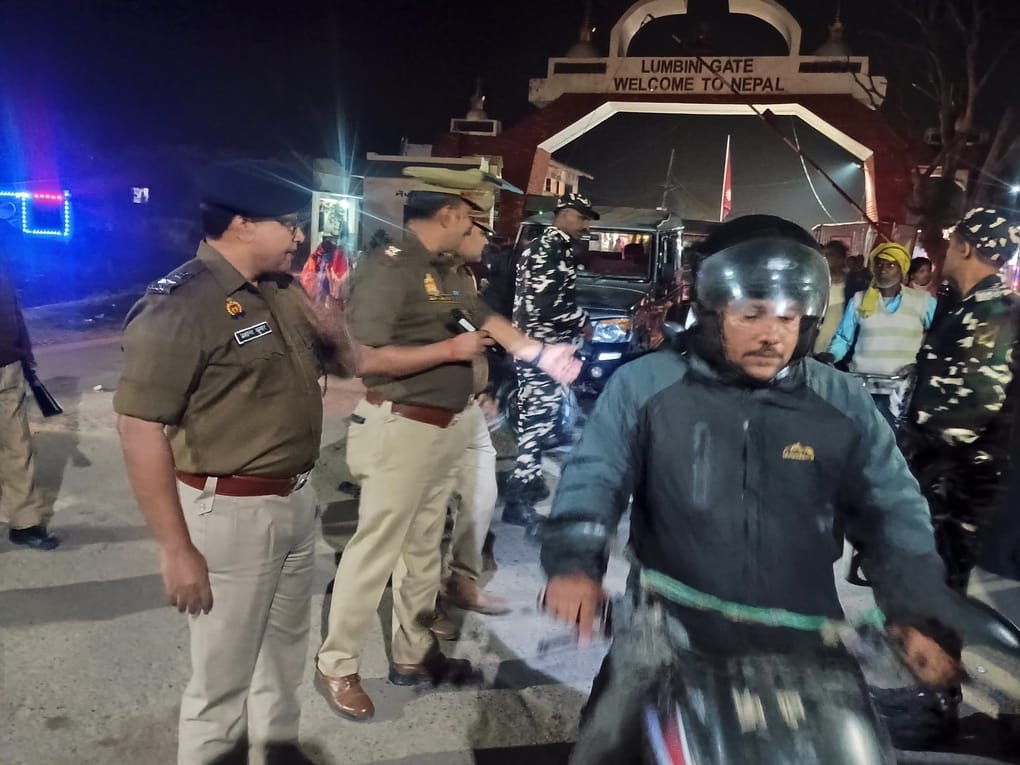Siddharthnagar News : Alert at border, ASP checks vehicles and persons
