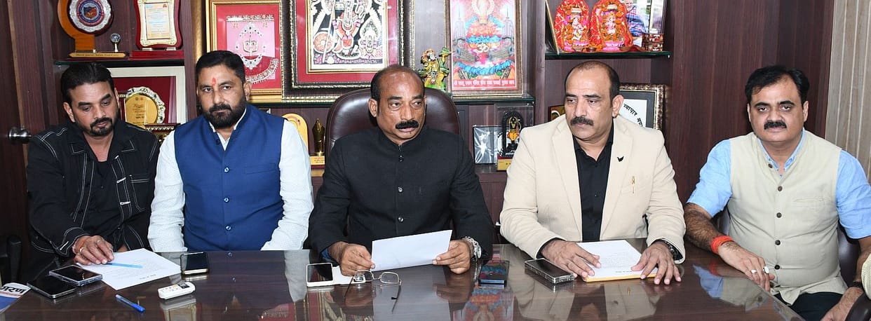 Traders should get priority in government procurement