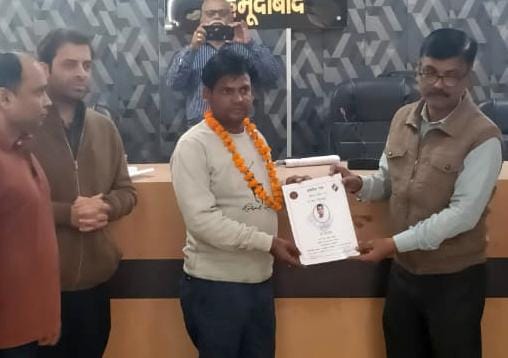 BLOs honored for completing SIR work first
