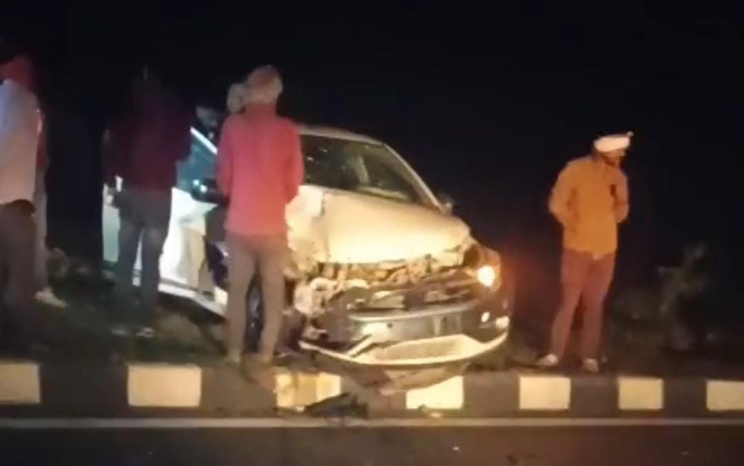 Muzaffarpur Bihar news : road accident unknown vehicle collied car diverted many injured