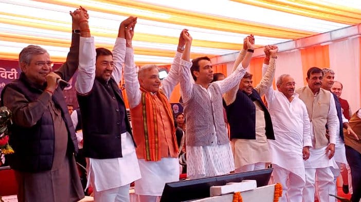 The leaders on stage shook hands, but not the hearts of the workers sitting in front.