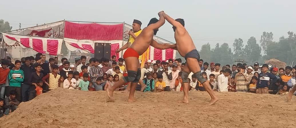 Dilshad of Chandausi defeated Hitler wrestler of Moradabad.